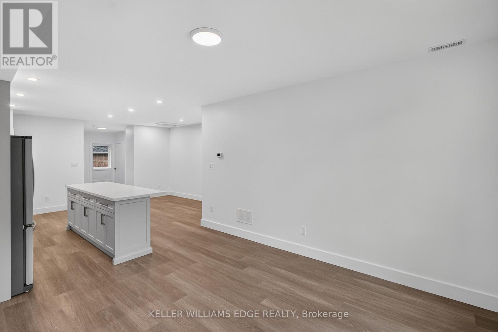 4 - 332 King Street W Property Photo 24