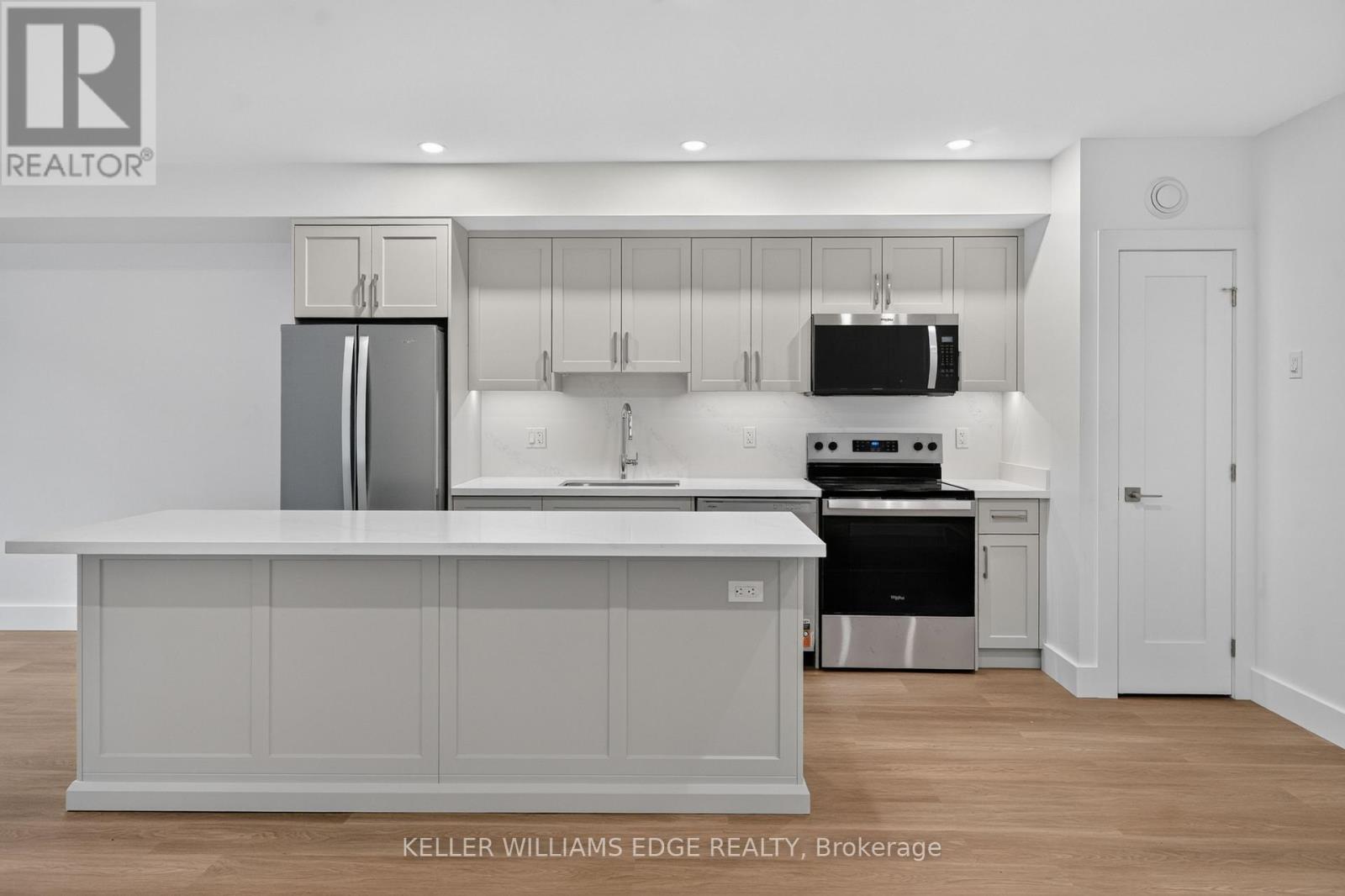4 - 332 King Street W Property Photo 25