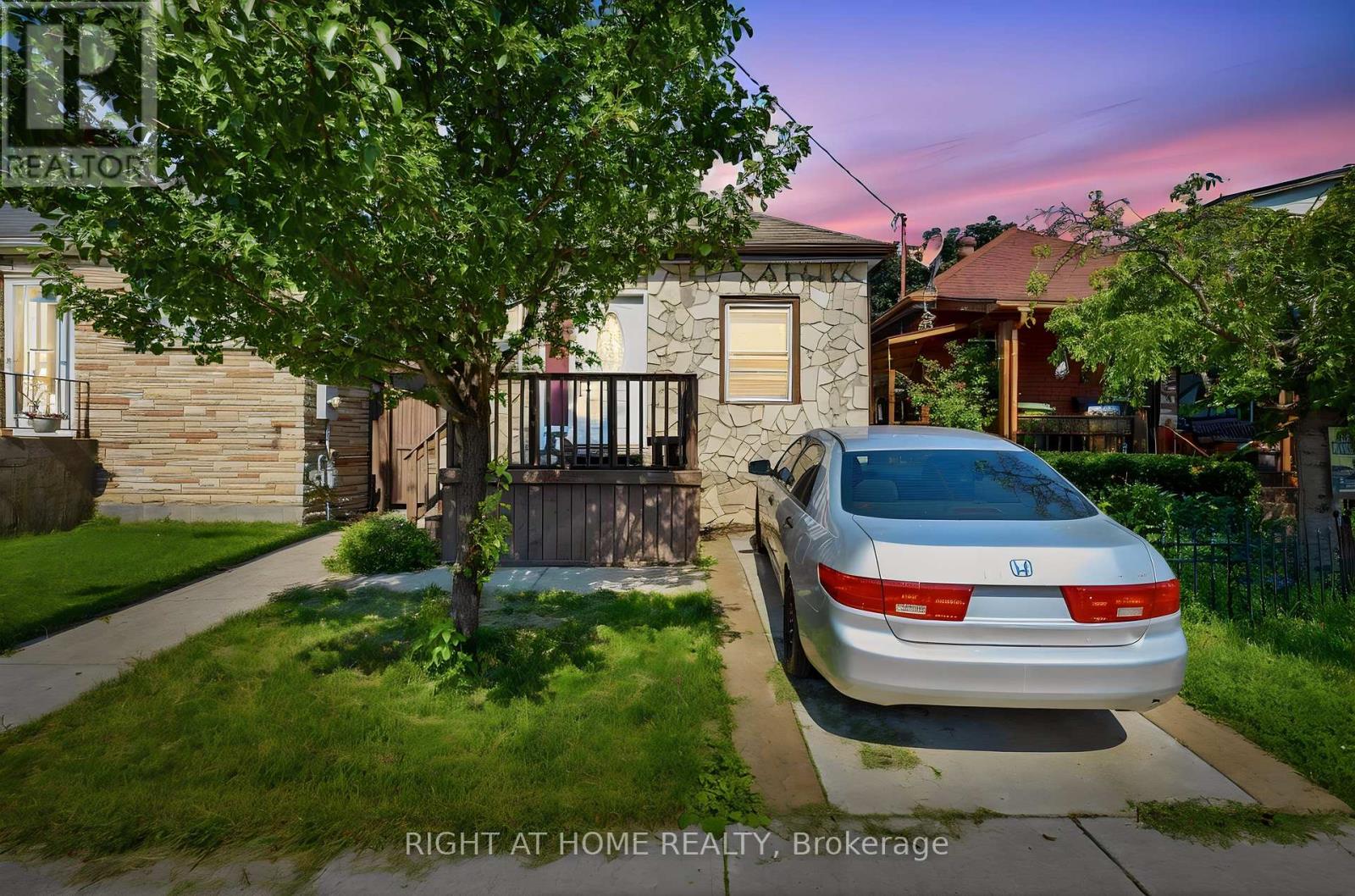 123 Crosthwaite Avenue N Property Photo 2