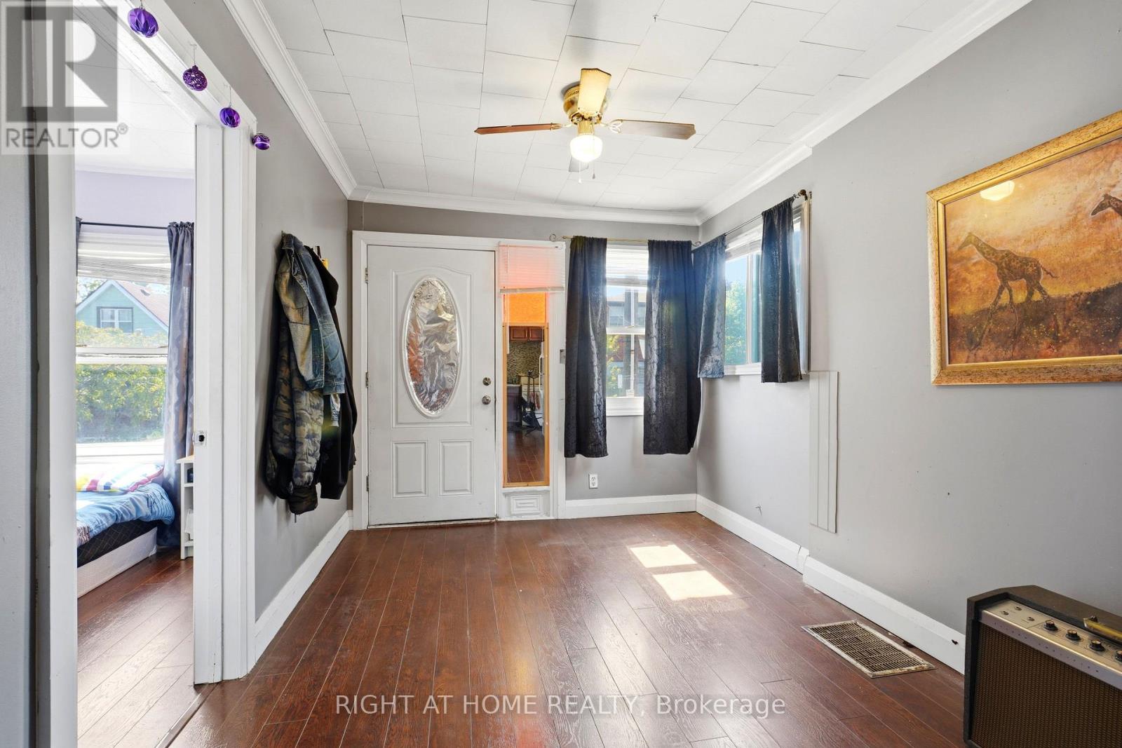 123 Crosthwaite Avenue N Property Photo 4