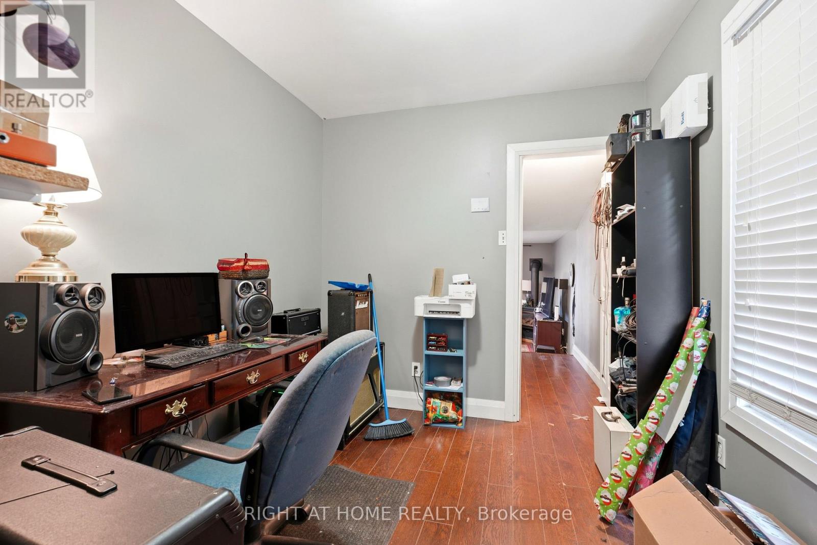 123 Crosthwaite Avenue N Property Photo 8