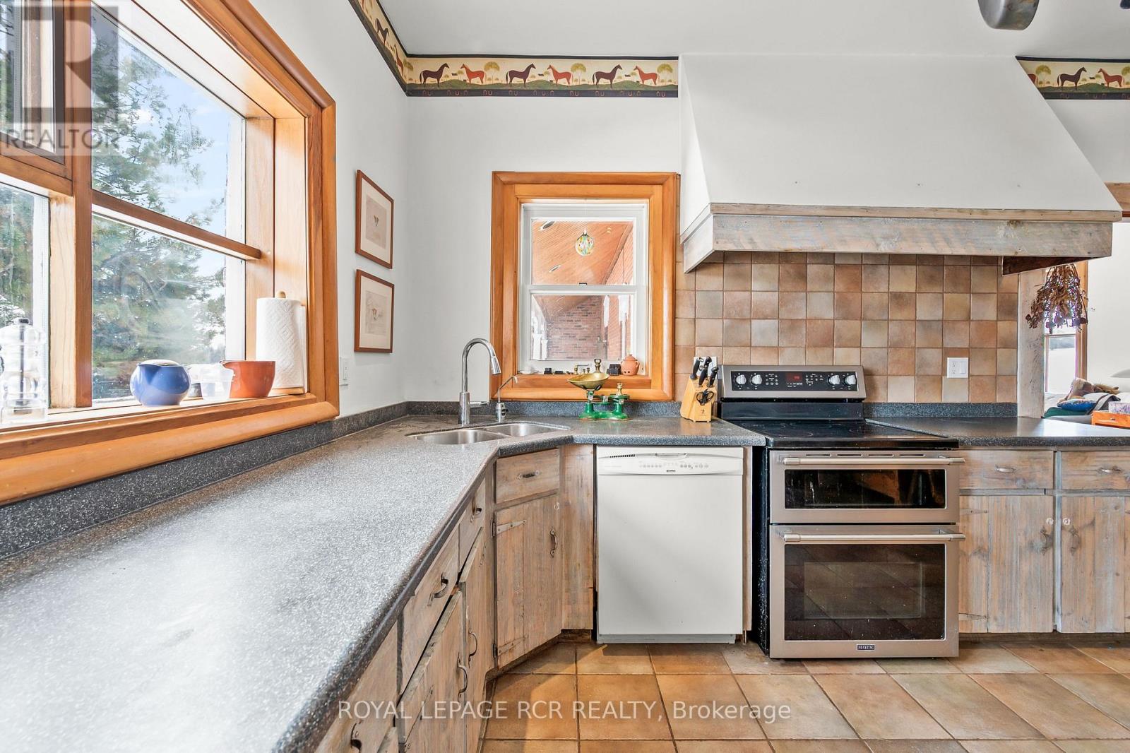5600 Fourth Line Property Photo 18