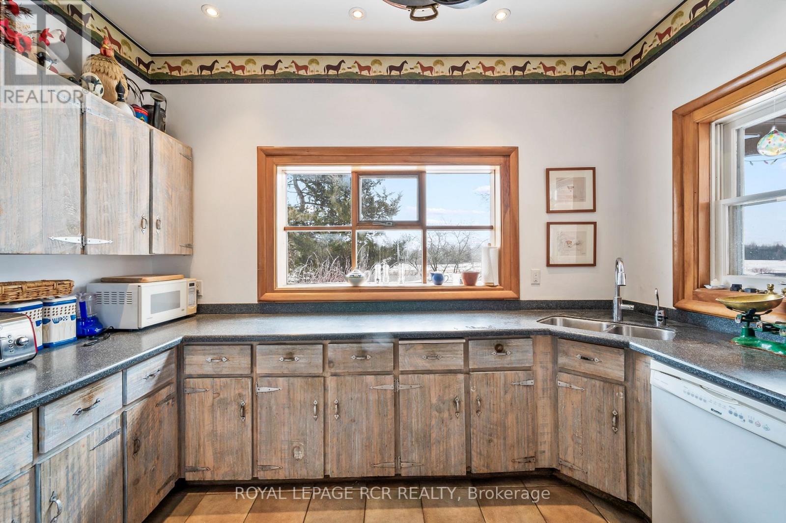 5600 Fourth Line Property Photo 19