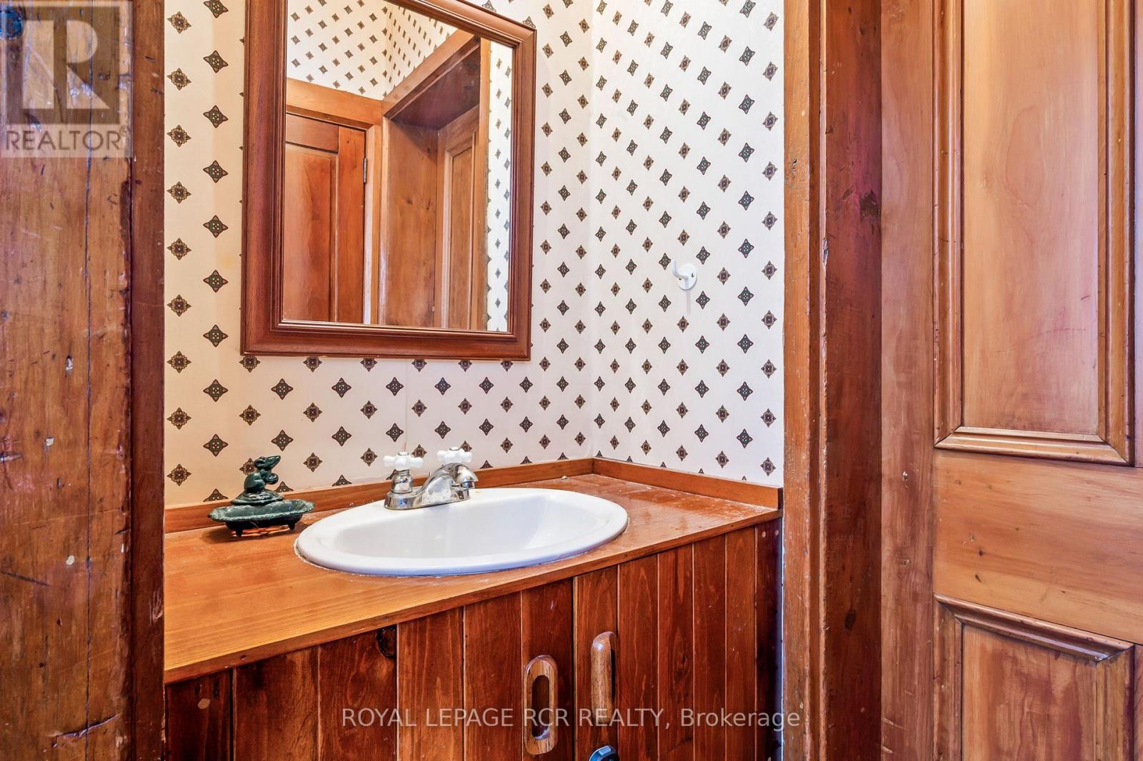 5600 Fourth Line Property Photo 23