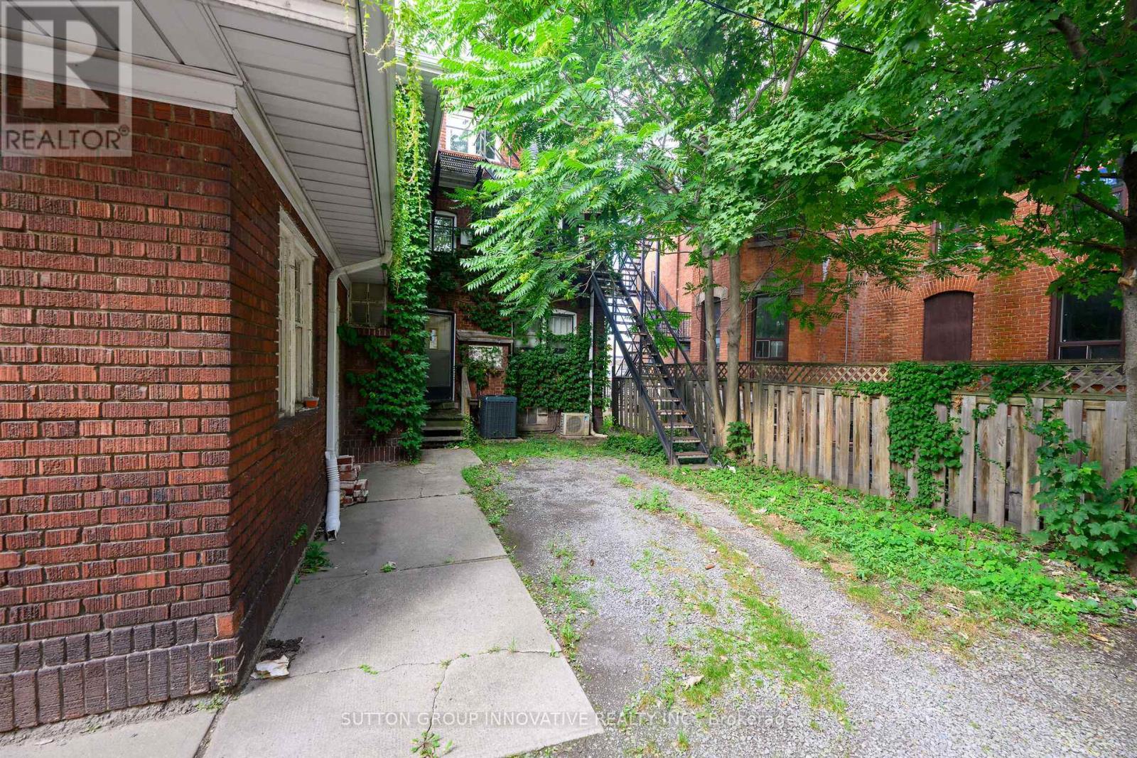 414 Main Street E Property Photo 22