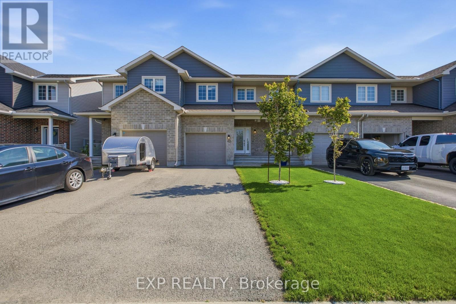 42 VIMY RIDGE CRESCENT Property Photo 1