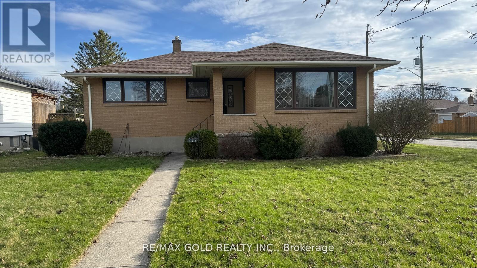 979 Wellington Street Property Photo 1