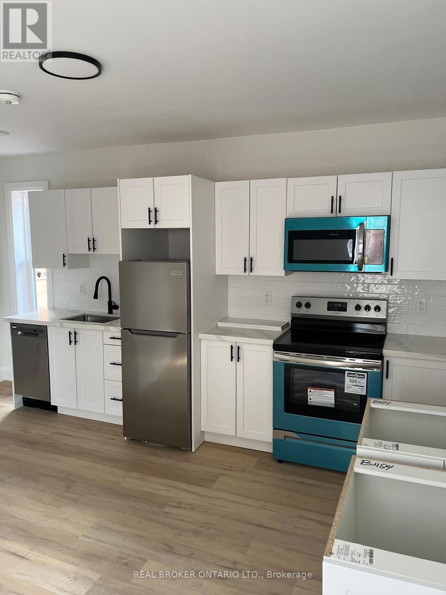 30 Victoria Avenue N Property Photo 1