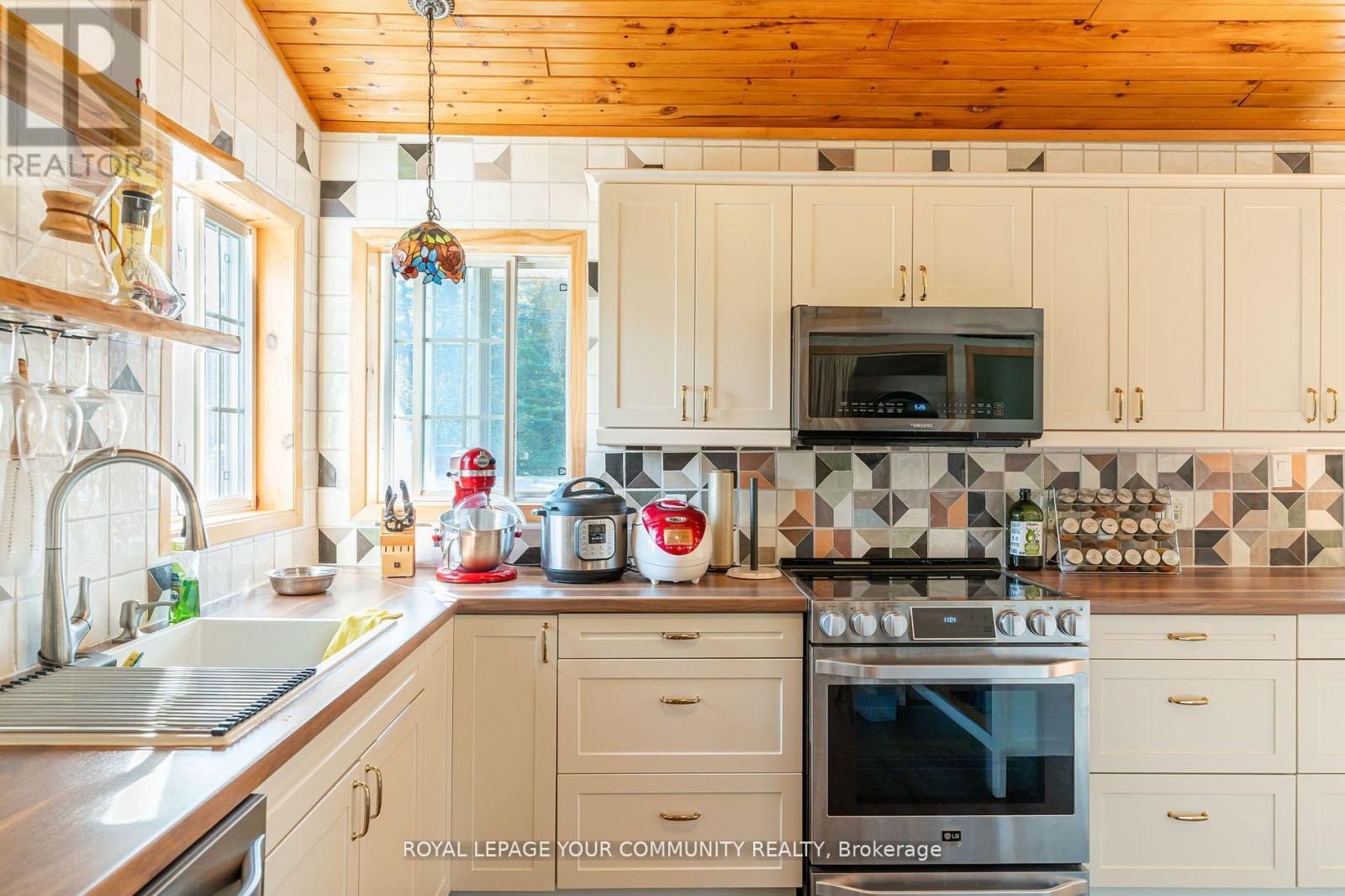 3895 Loop Road Property Photo 8
