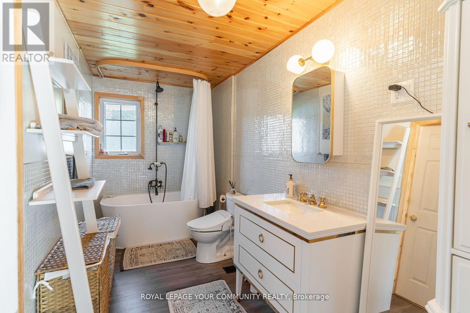 3895 Loop Road Property Photo 13