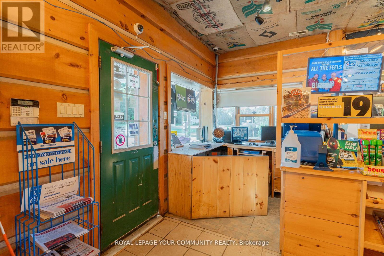 3895 Loop Road Property Photo 24