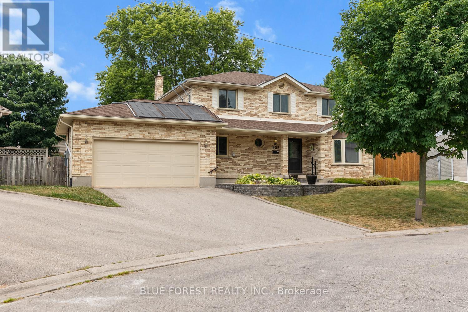 935 Country Club Place Property Photo 1