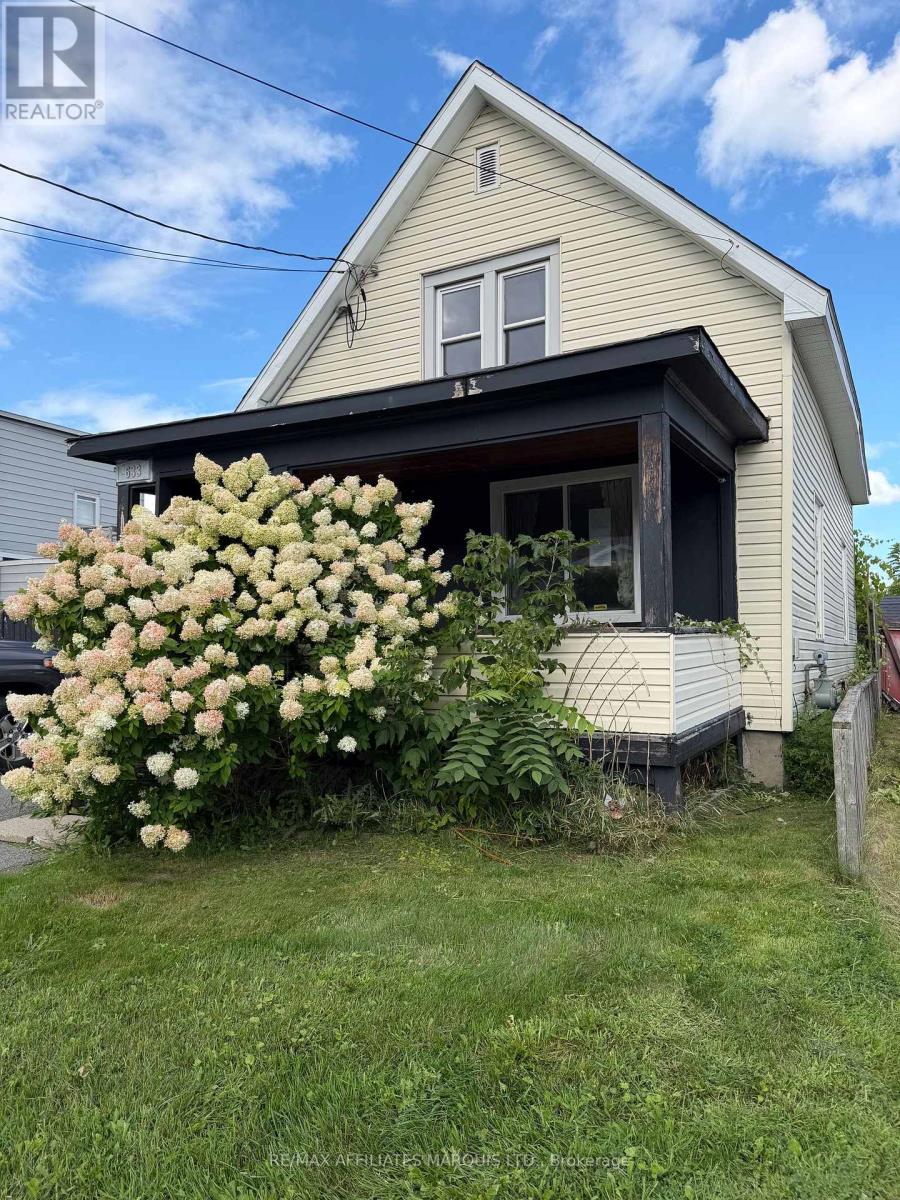 633 Augustus Street S Property Photo 1