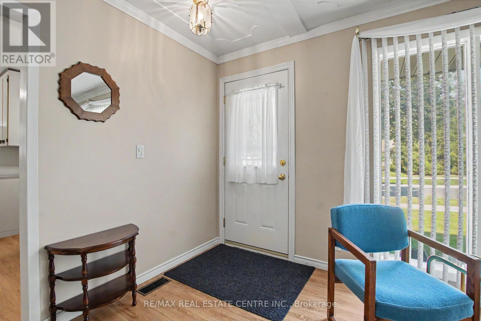 209 Franklin Street S Property Photo 3