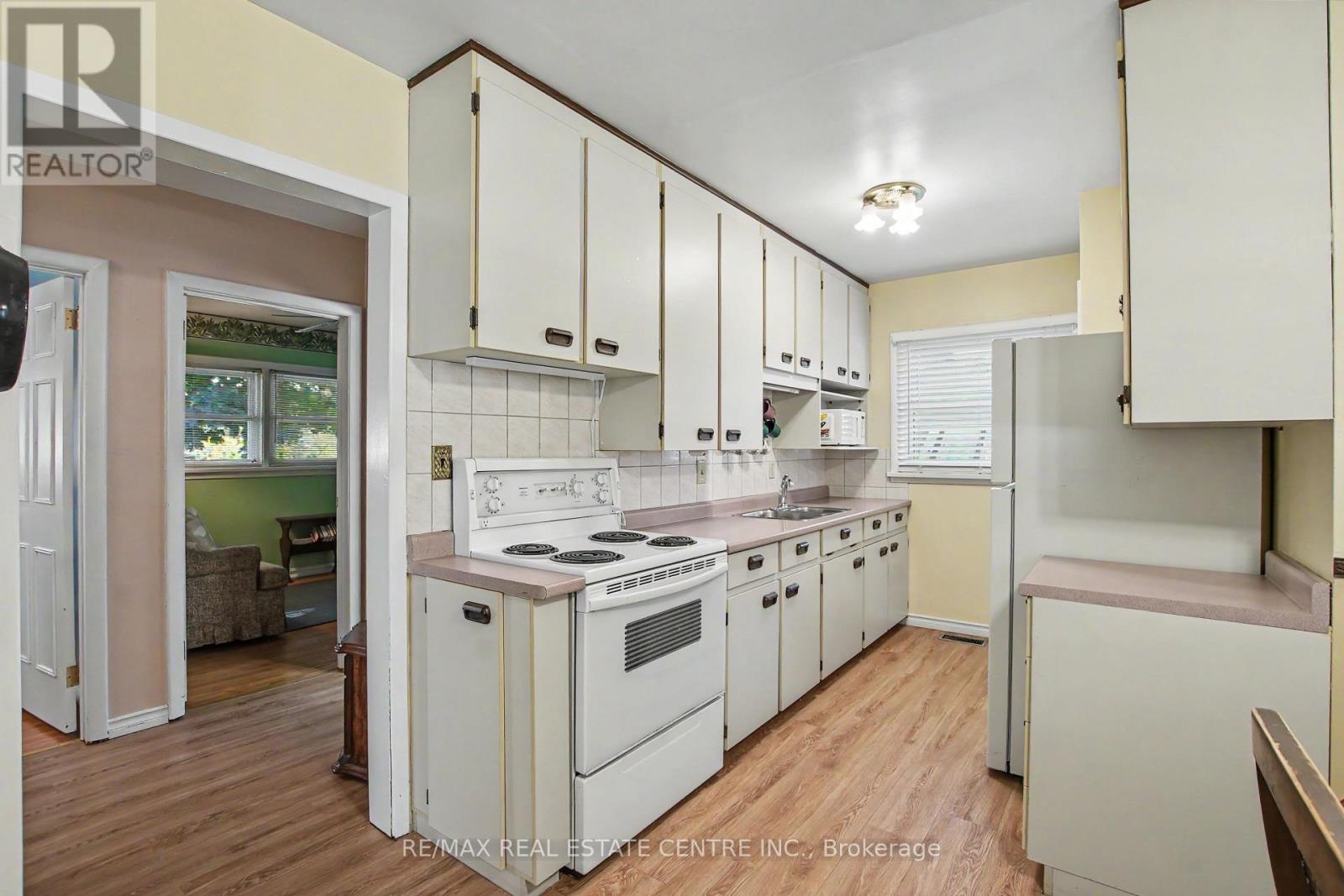 209 Franklin Street S Property Photo 6