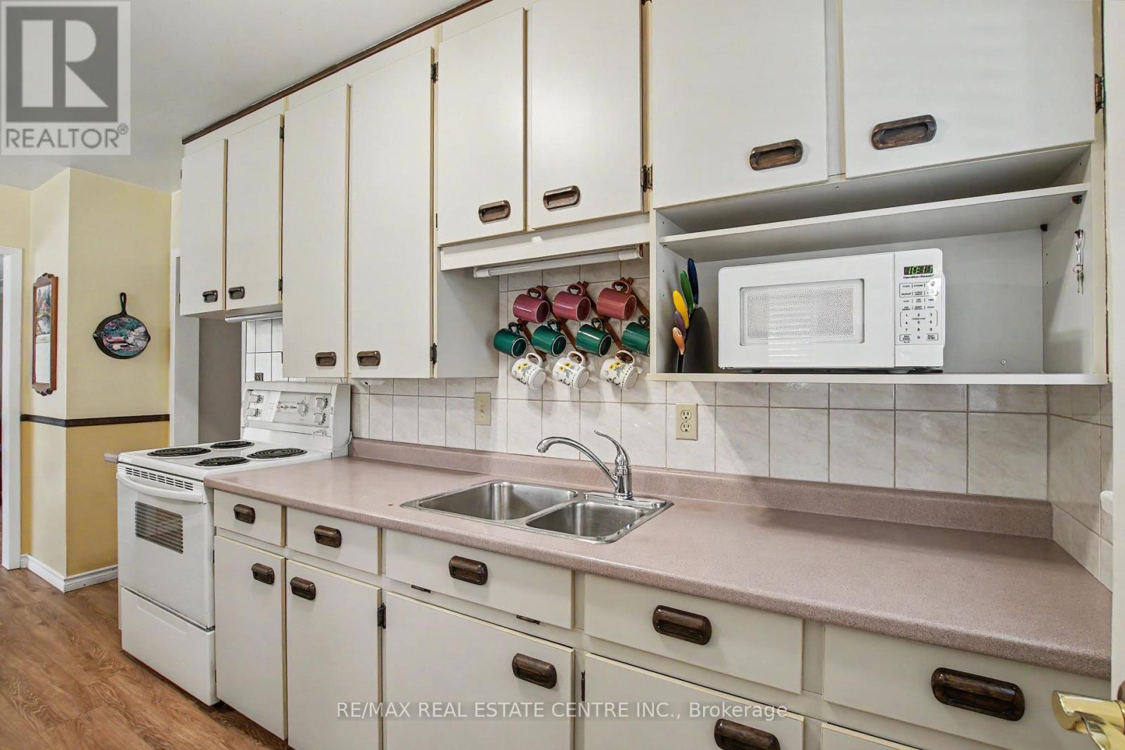 209 Franklin Street S Property Photo 7