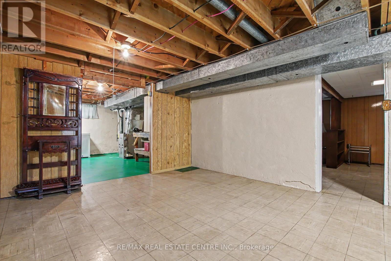 209 Franklin Street S Property Photo 24