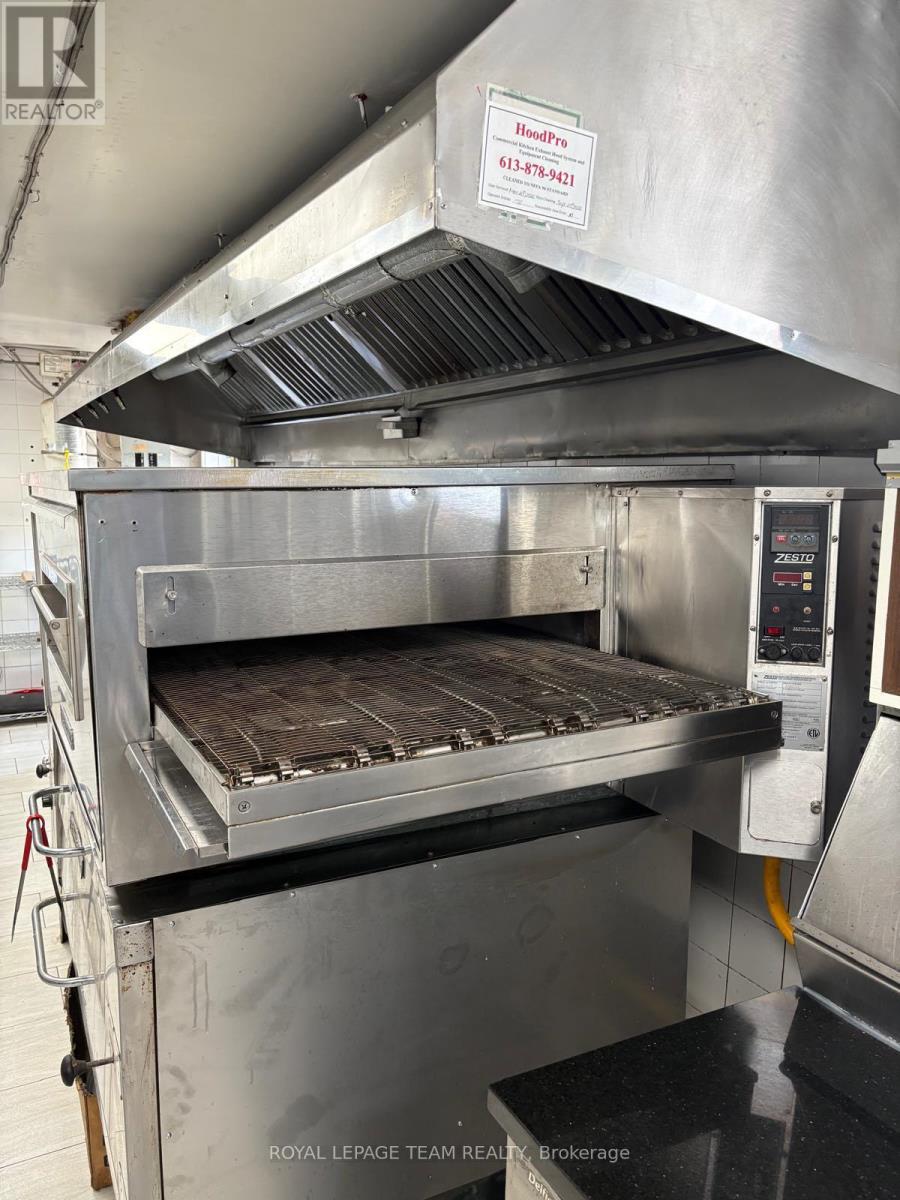 6594 Fourth Line Road Property Photo 12