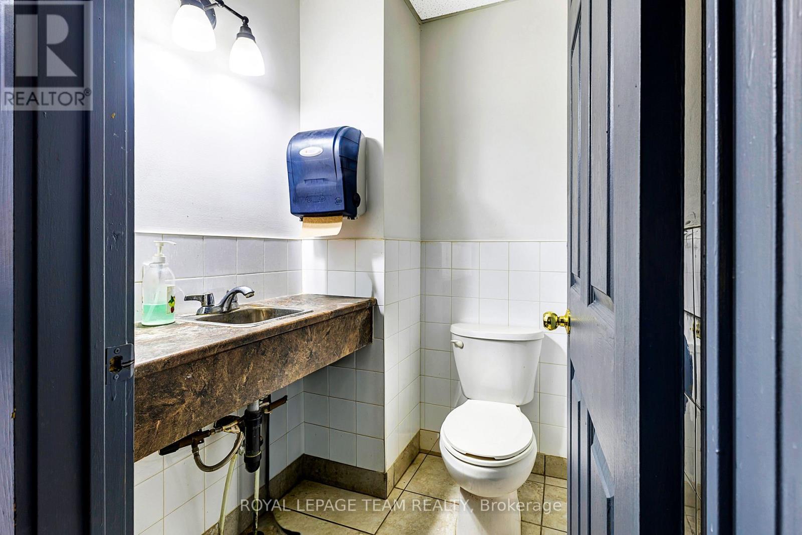6594 Fourth Line Road Property Photo 21