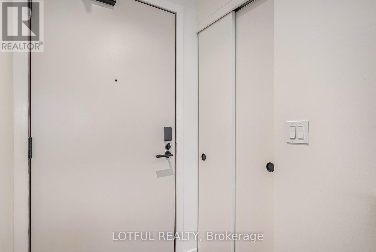 1305 - 560 Rideau Street Property Photo 2
