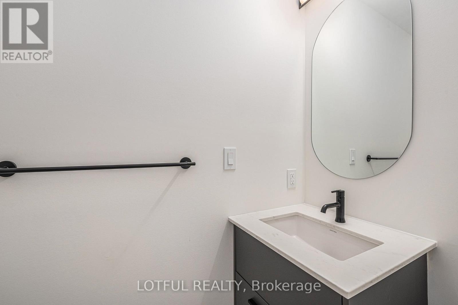 1305 - 560 Rideau Street Property Photo 15