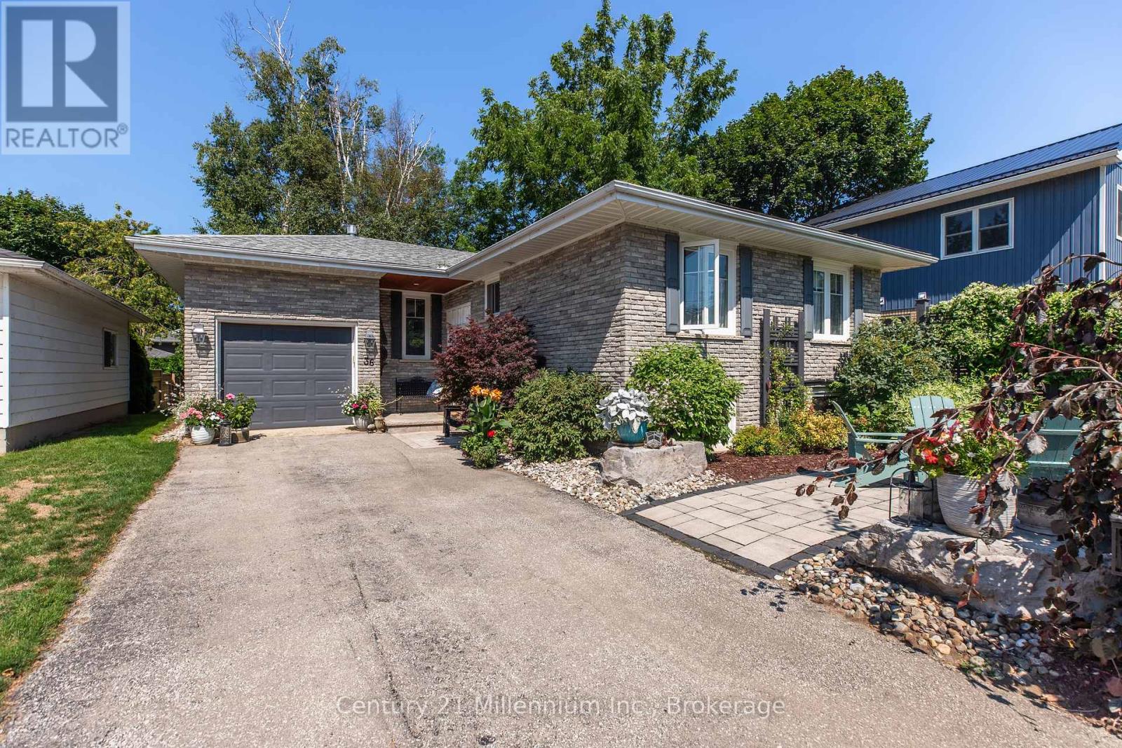 36 Huron Street N Property Photo 1