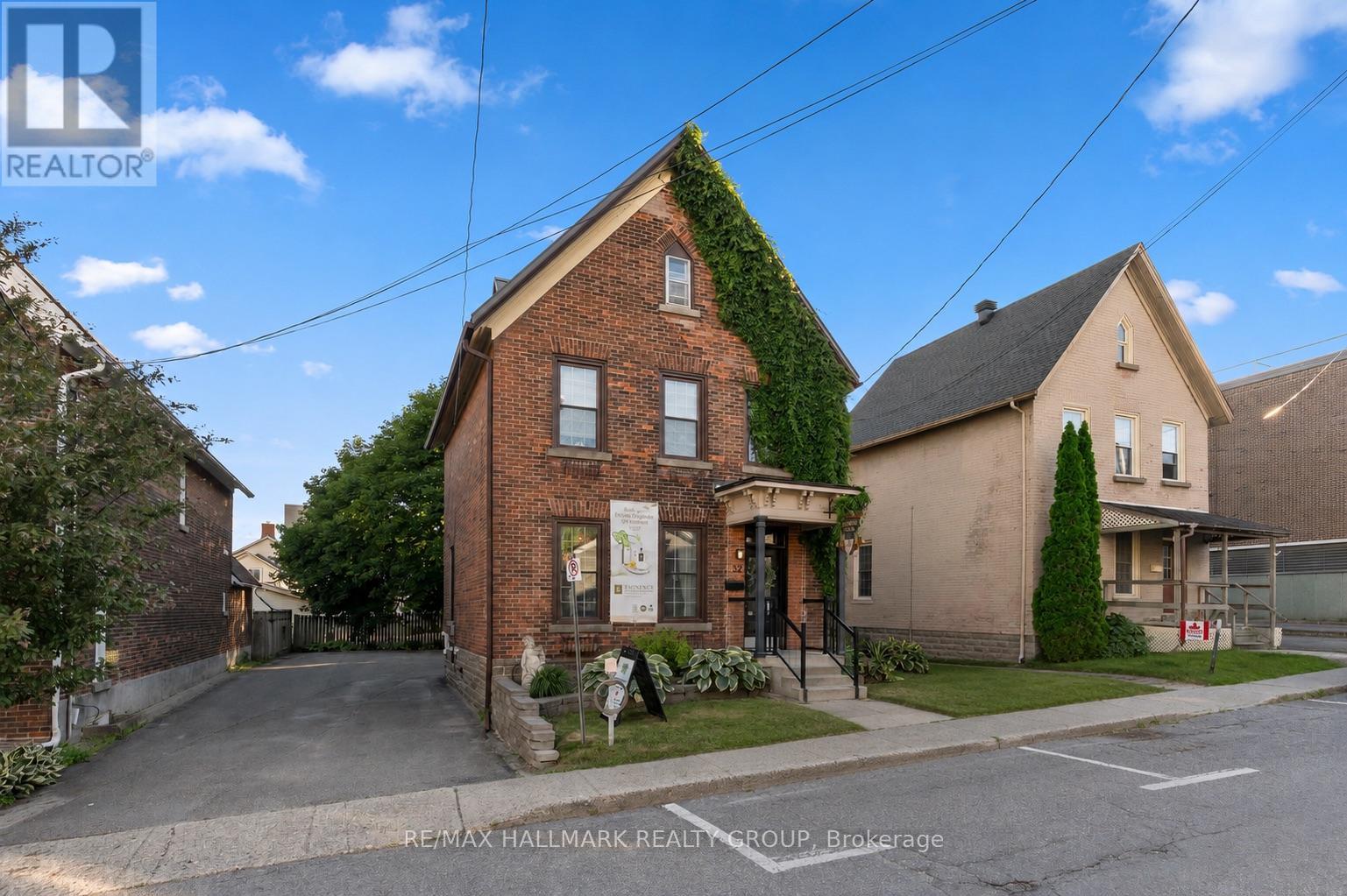 32 St. Andrew Street Property Photo 1