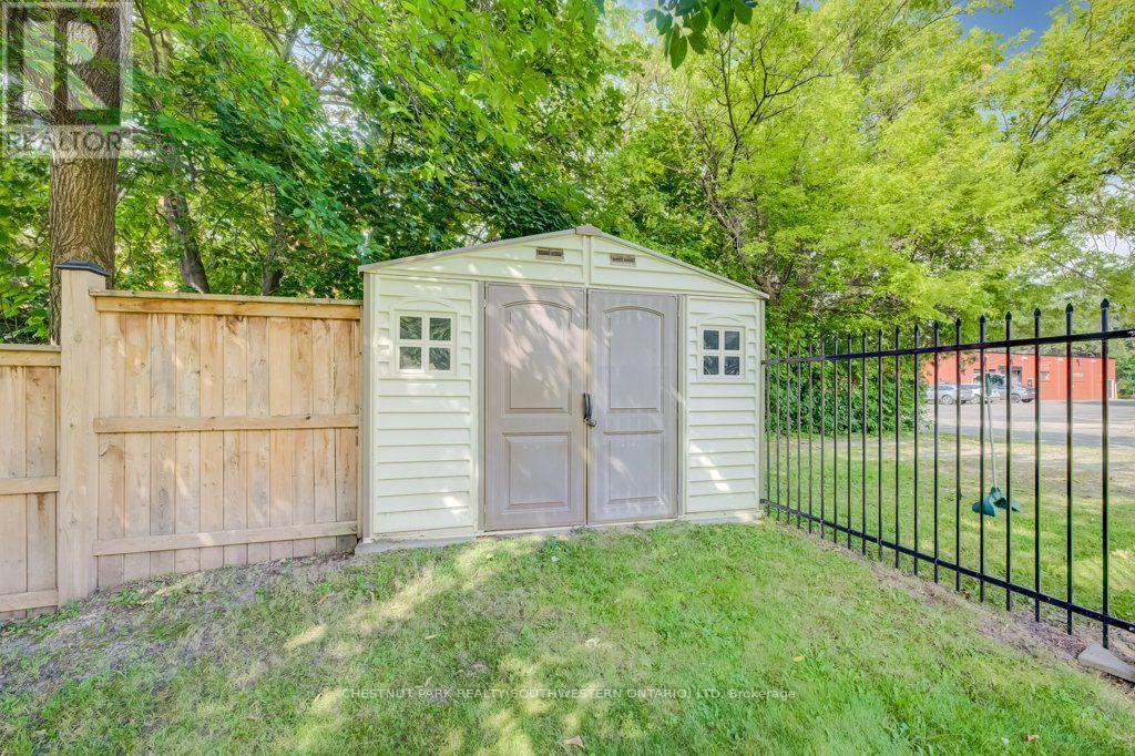 185 Strange Street Property Photo 31