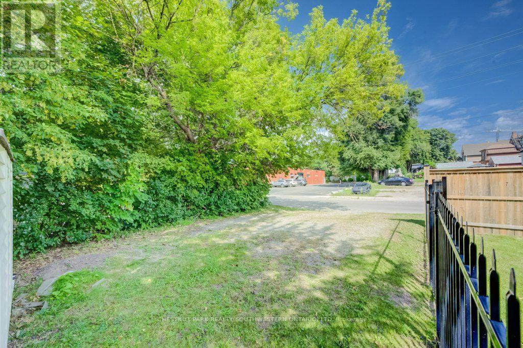 185 Strange Street Property Photo 32