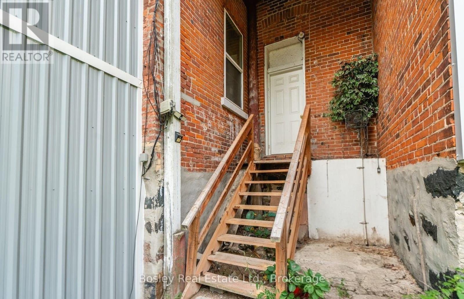 30 Elora Street S Property Photo 14
