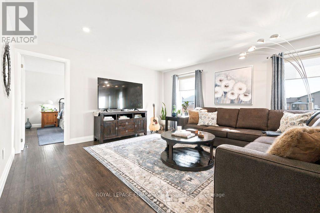 10 Noble Crescent Property Photo 8
