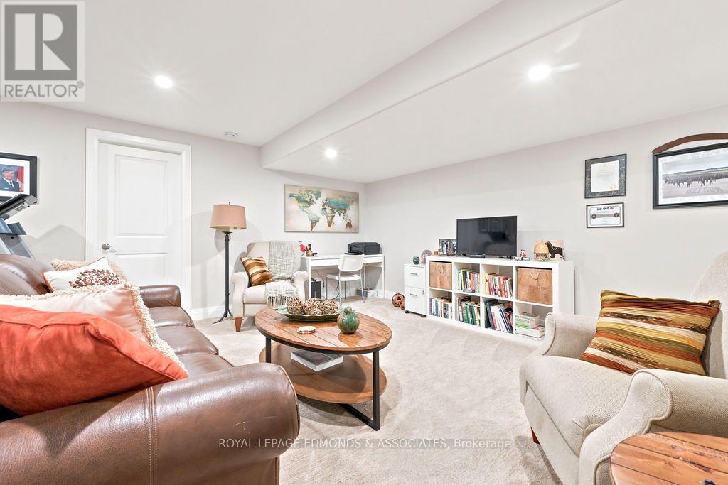 10 Noble Crescent Property Photo 26