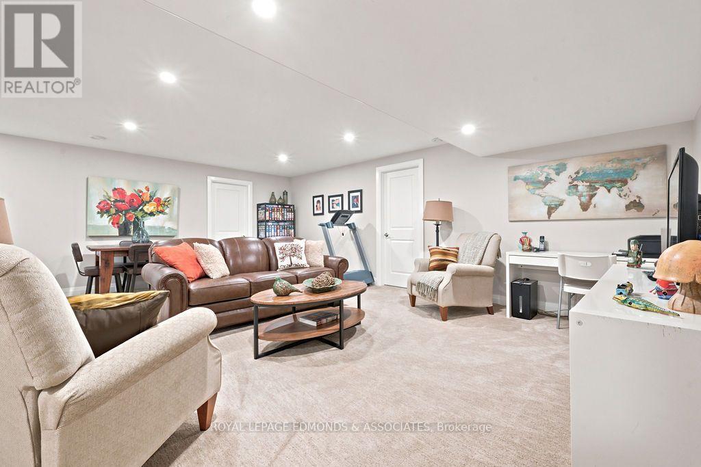 10 Noble Crescent Property Photo 27
