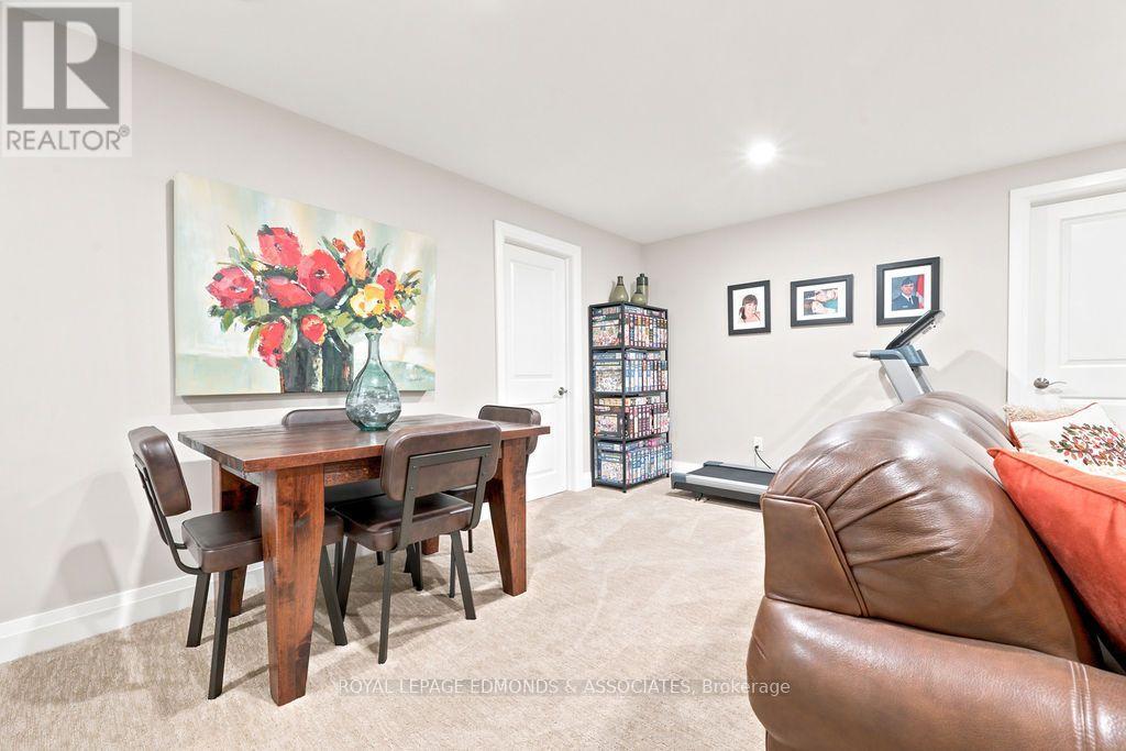 10 Noble Crescent Property Photo 28