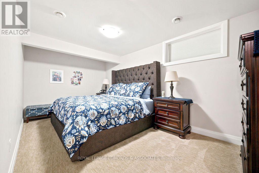 10 Noble Crescent Property Photo 29