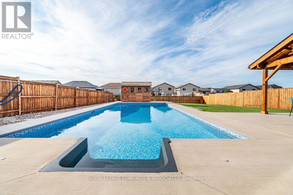10 Noble Crescent Property Photo 33