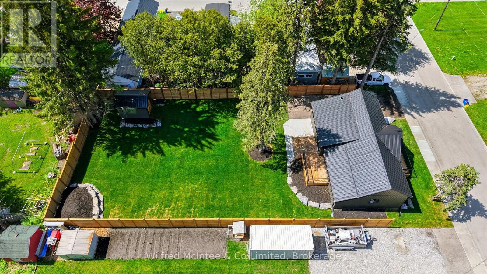 550 Wellington Street Property Photo 1