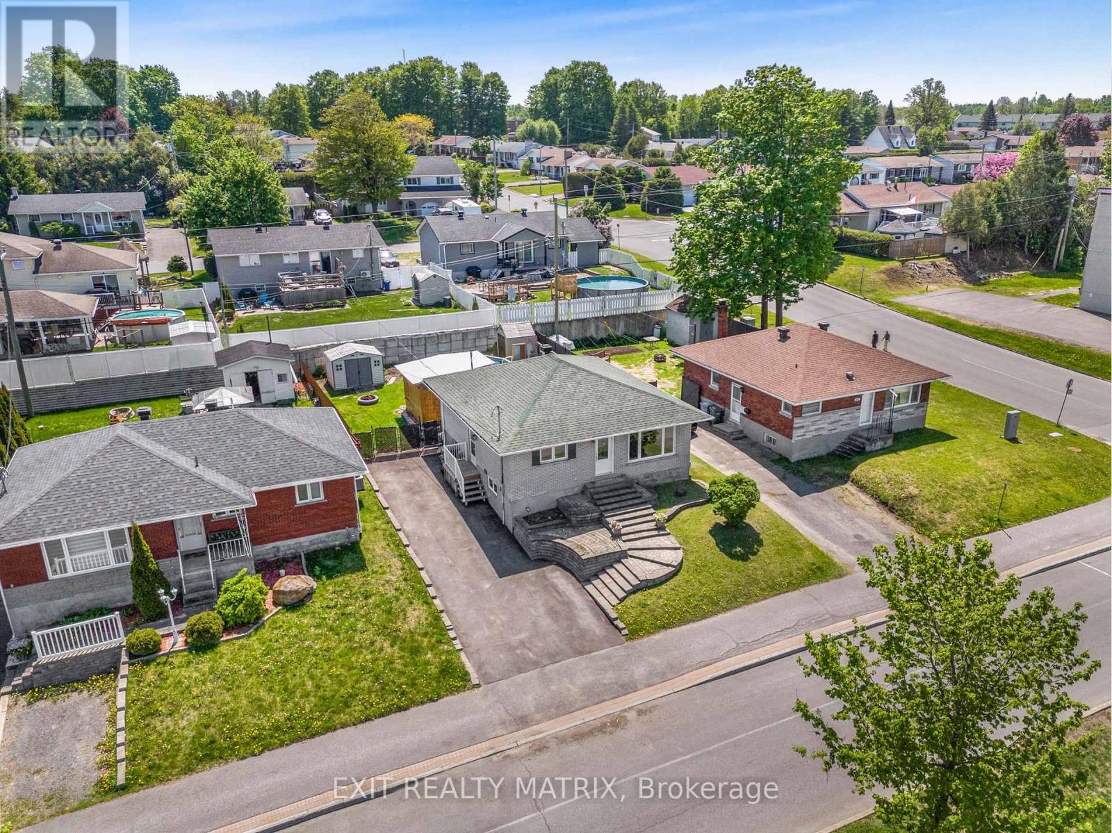 845 Cartier Boulevard Property Photo 1