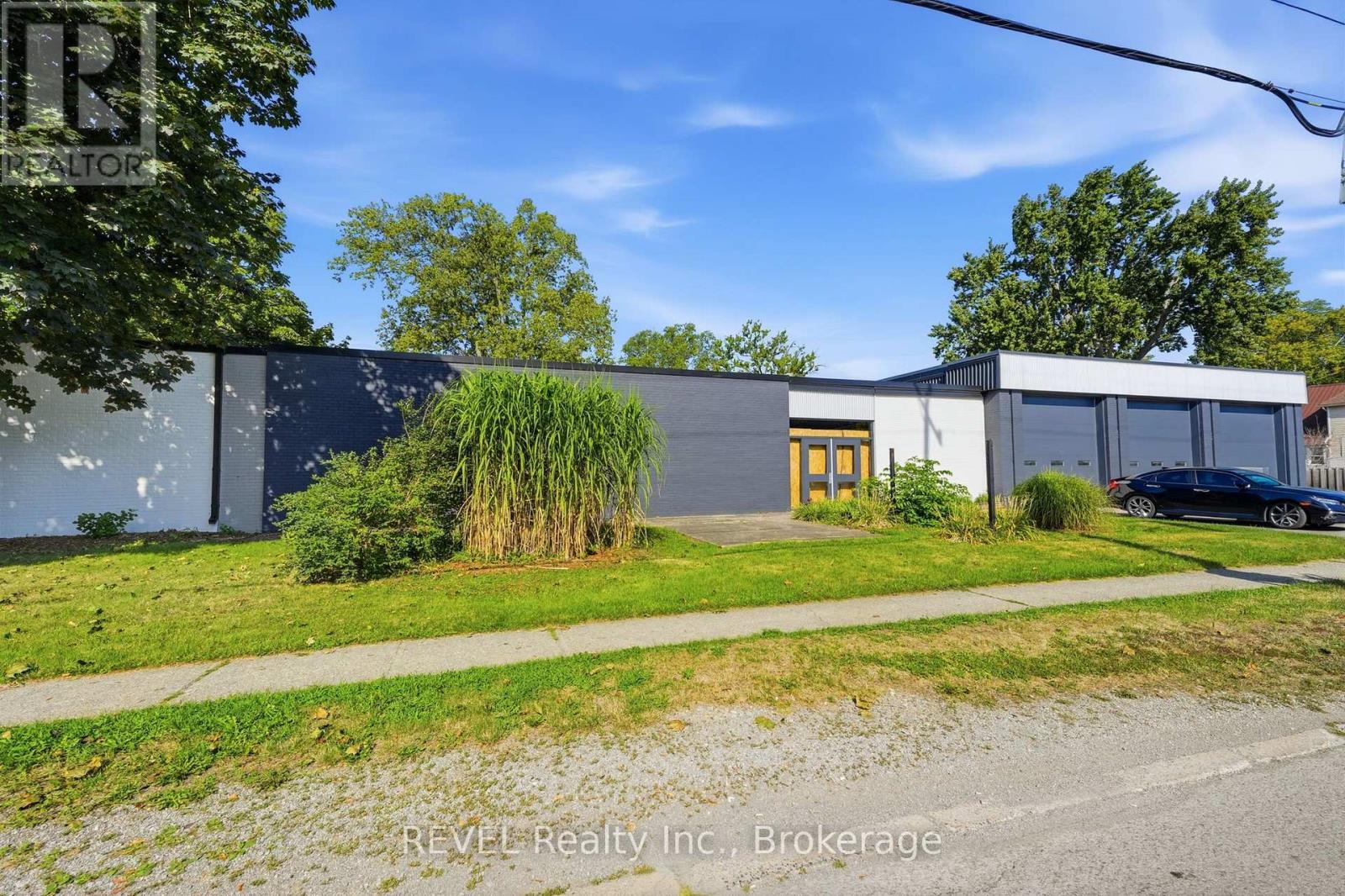 271 Ridgeway Road Property Photo 1