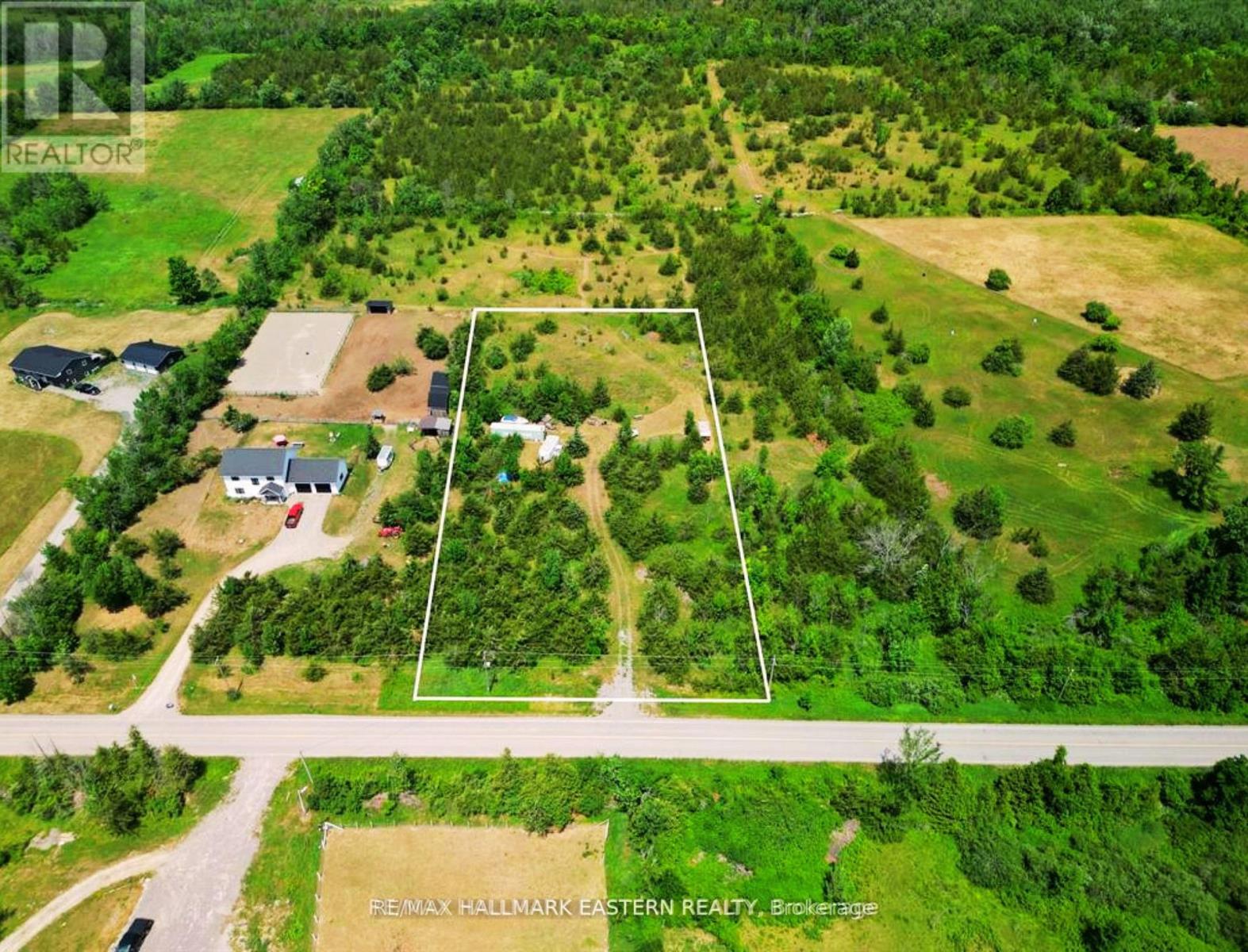 2098 13th Line E Property Photo 3
