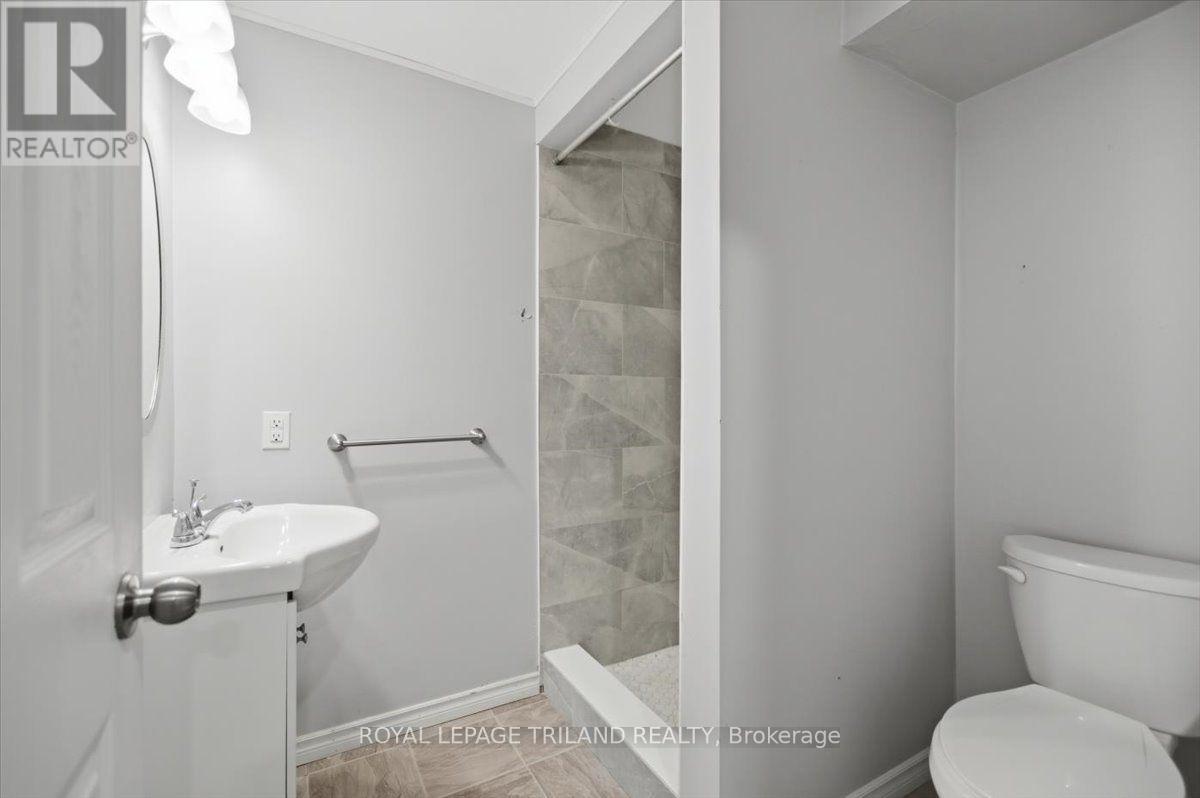 4 - 4 Chepstow Gate Property Photo 17