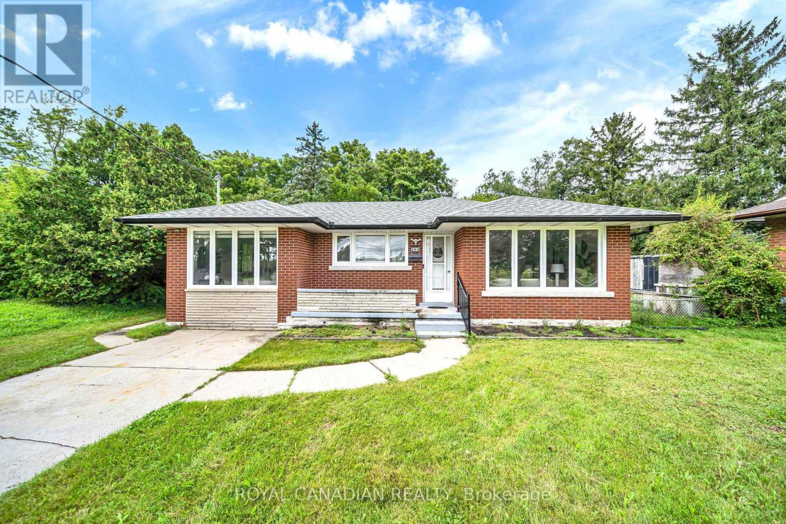 284 Cedar Crescent Property Photo 1