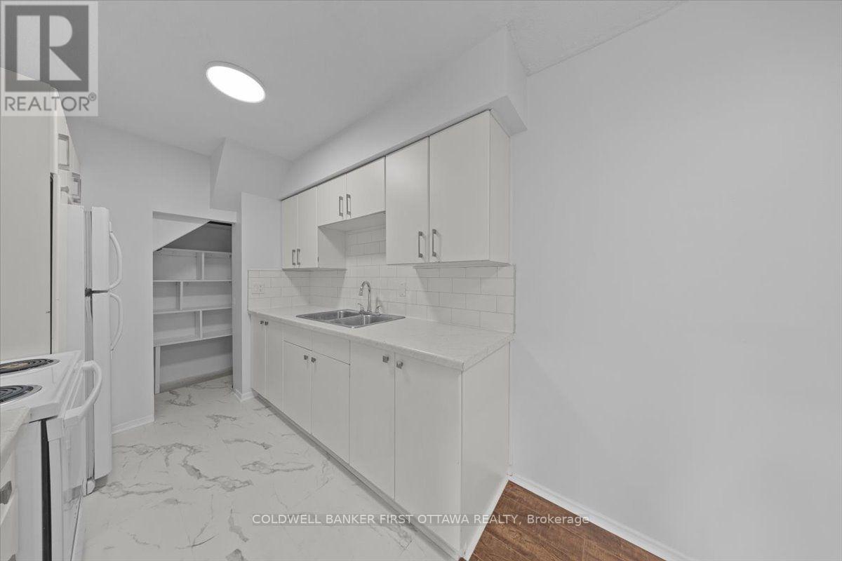 44 - 2640 Draper Avenue Property Photo 13