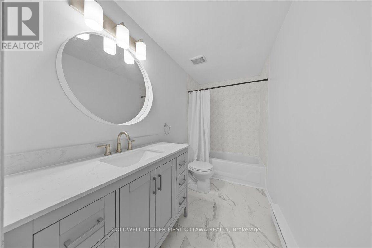 44 - 2640 Draper Avenue Property Photo 15