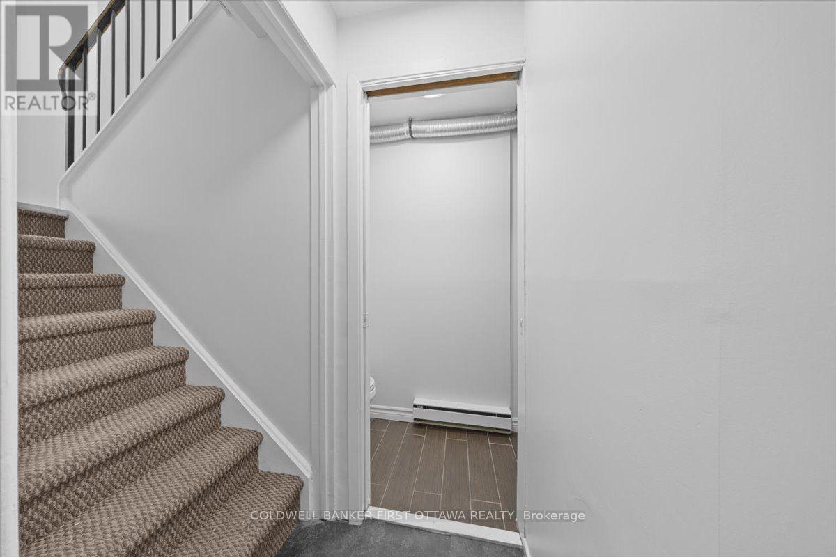 44 - 2640 Draper Avenue Property Photo 25