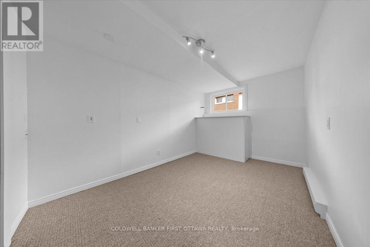 44 - 2640 Draper Avenue Property Photo 27