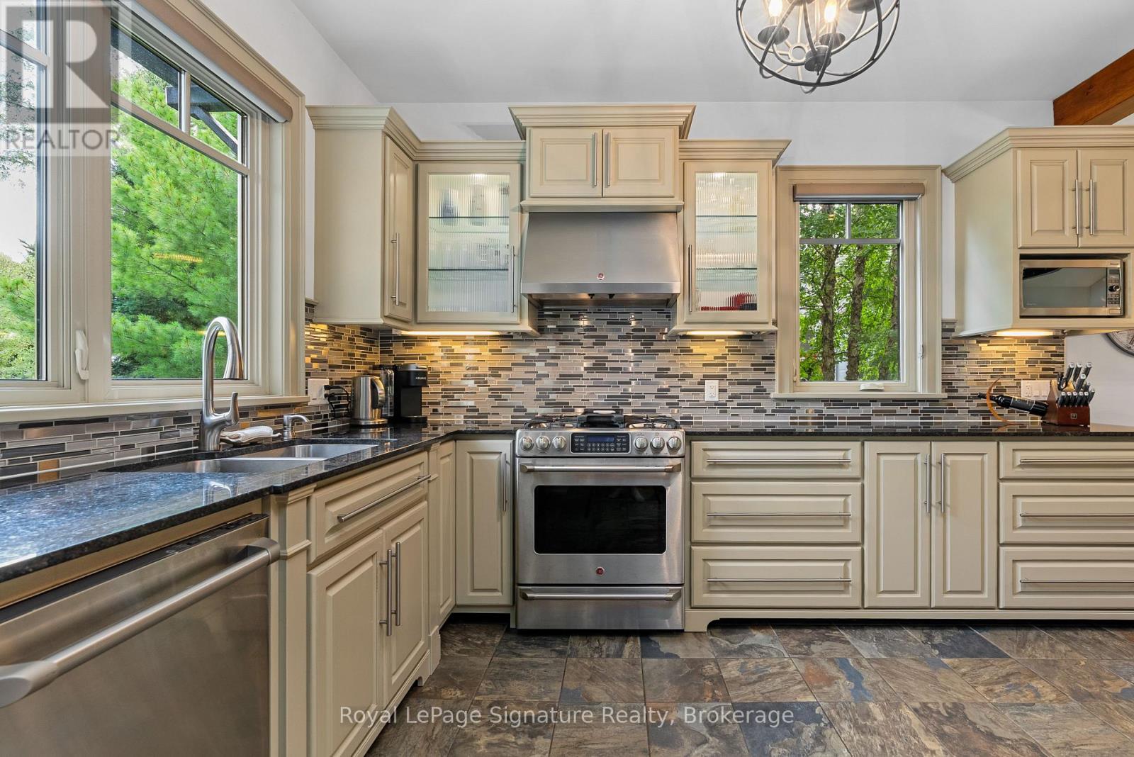 376 Sunset Boulevard Property Photo 10
