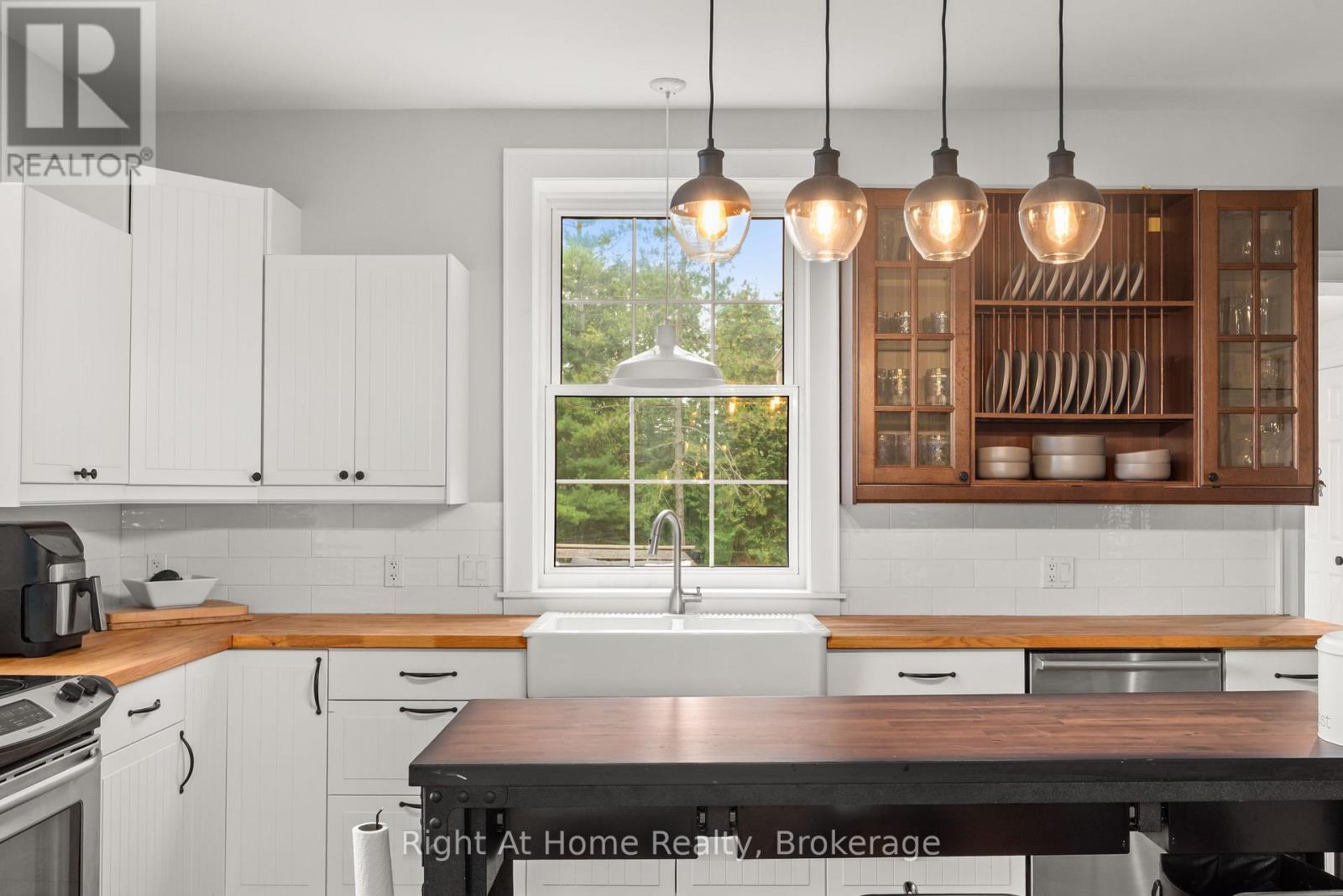 88 King Street E Property Photo 16