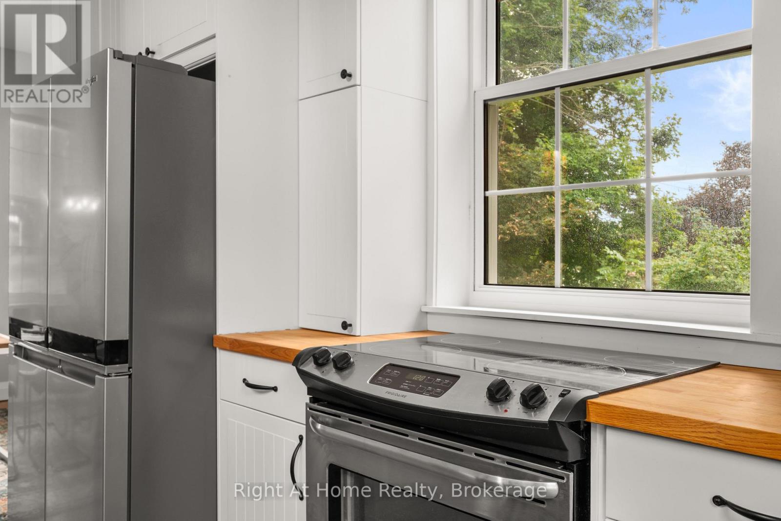 88 King Street E Property Photo 22