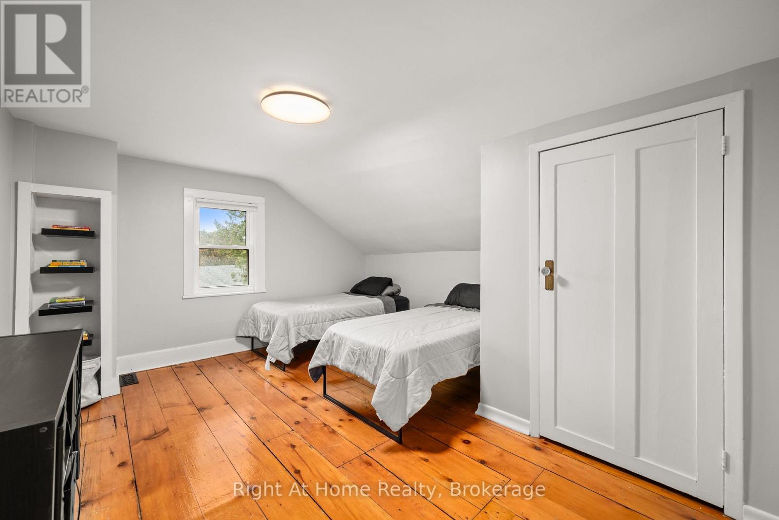 88 King Street E Property Photo 28